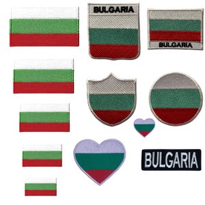 Könnte beinhalten: Ein Set gestickter Aufnäher mit der bulgarischen Flagge in verschiedenen Formen und Größen. Die Aufnäher umfassen einen Schild, ein Herz, einen Kreis und ein Rechteck. Das Wort "BULGARIA" ist auch auf einigen der Aufnäher enthalten.