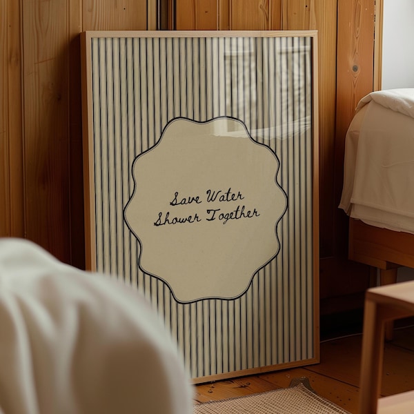 Risparmia acqua: fai la doccia insieme - Cartello umoristico per il bagno - Decorazione per la toilette (Download digitale)