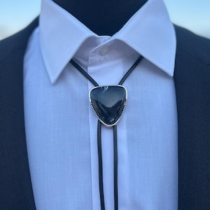 Handmade Black Stone Bolo Tie – Unisex Western Tie with Natural Gemstones – Boho Cowboy Jewelry for Men and Women – Rustic Accessory