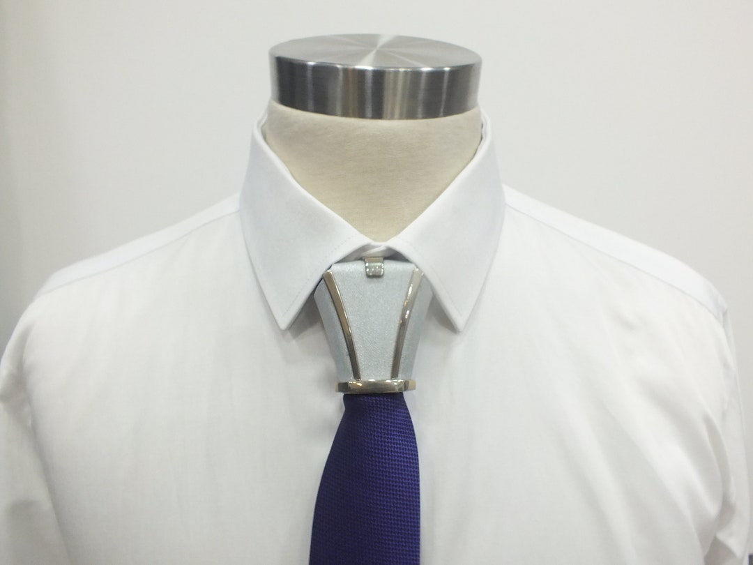 collar bar shirt with tie