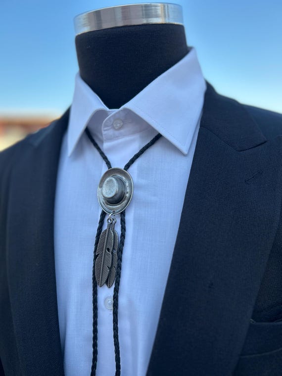 Milacolato 4Pcs Western Cowboy Vintage Bolo Tie Uomo Handmade Forma Rotonda in Pelle Nero Vintage Ciondolo Turchese Bolo Ties Cravatta per Donna Uomo