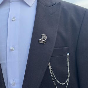 Lion Brooch, Clip-on Brooch, Men&#39;s Jacket Accessory, Unisex jacket brooch, Modern and Elegant Accessory, Brooch for Jacket, Stylish Design