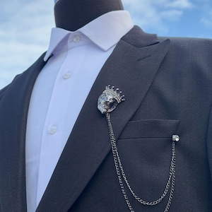 Lion Brooch, Clip-on Brooch, Men&#39;s Jacket Accessory, Unisex jacket brooch, Modern and Elegant Accessory, Brooch for Jacket, Stylish Design
