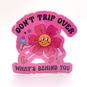 Sticker Don't Trip Over What's Behind You - grappige vinylsticker - waterdichte sticker voor laptops, waterflessen, notebooks en meer