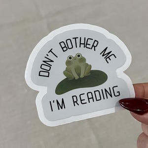 Don't melden Sie mich, ich lese Vinyl Aufkleber - trendiger Buch-Liebhaber-Aufkleber - niedliche Ästhetik für Leser, Laptops, Zeitschriften und Wasserflaschen