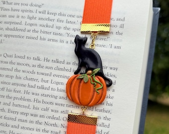 Handcrafted Cat Pumpkin Bookmark: Unique Elastic Book Accessory