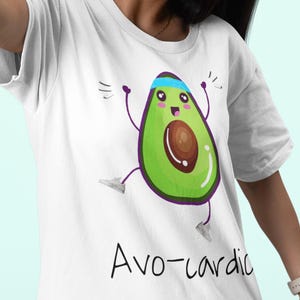 Camiseta con ilustración de aguacate Avo-cardio, camiseta Avocardio, divertida camiseta con aguacate, regalo para amantes del fitness,