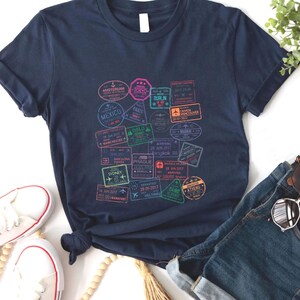 T-shirt paspoortstempels, reisshirt, vakantietop, T-shirt Wanderlust, avontuurcadeau, kleding voor ontdekkingsreiziger