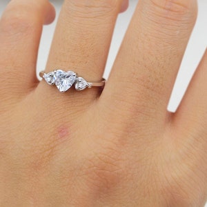 Drie stenen hartbelofte 0.93CT bruidsband damesring zirkonia bruiloft verlovingshartvorm ring 925 sterlingzilveren ring 6,6 mm