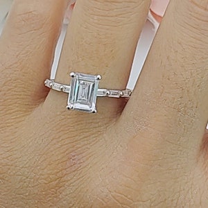 Bague solitaire taille émeraude 1,74 carat alliance pour femme bague zircone cubique mariage bague de fiançailles émeraude en argent sterling 925 8,8 mm
