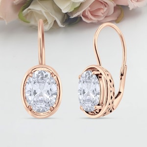 Ovala örhängen i sterlingsilver med CZ-motiv: 24 mm hängande hävarm baktill