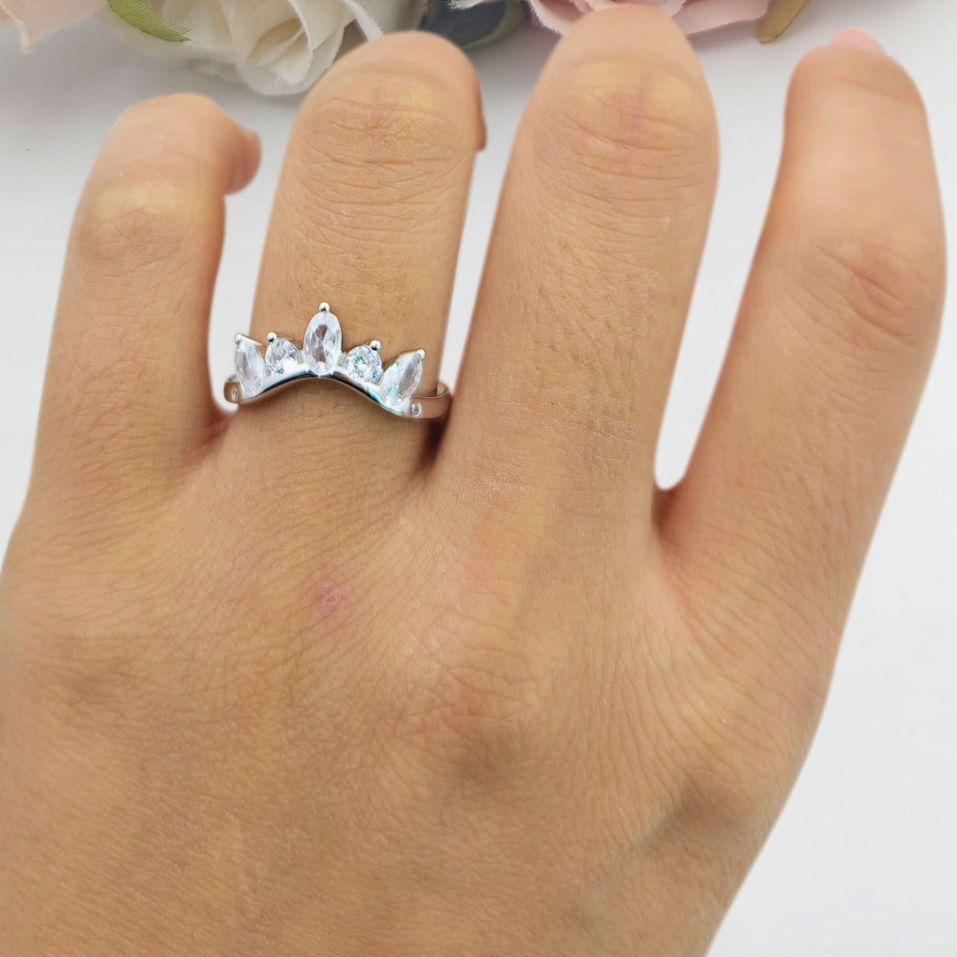 V-shaped Contour Chevron Round and Oval Bridal Band Women Ring Cubic ...