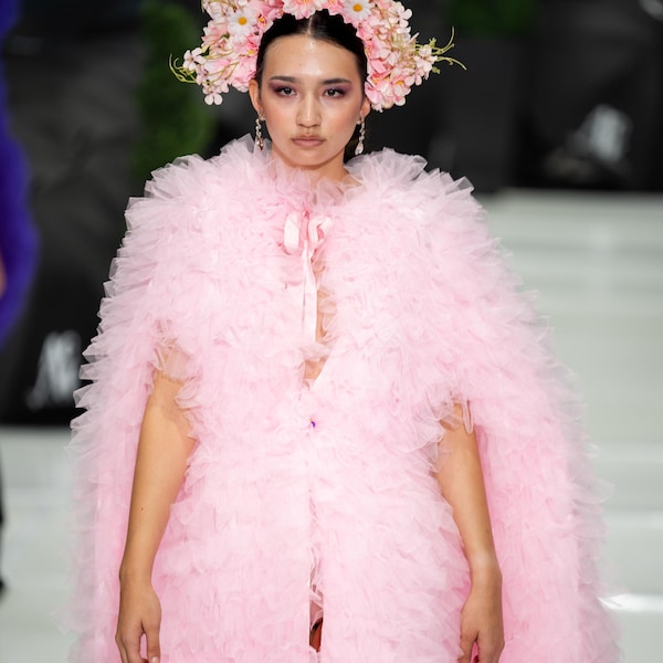Elegant full tulle cape in baby pink