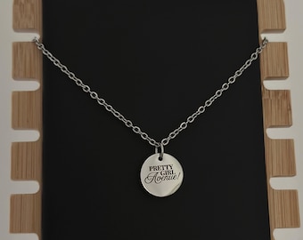 Collar colgante de acero inoxidable inspirado en Sabrina Carpenter, "Pretty Girl Avenue!"