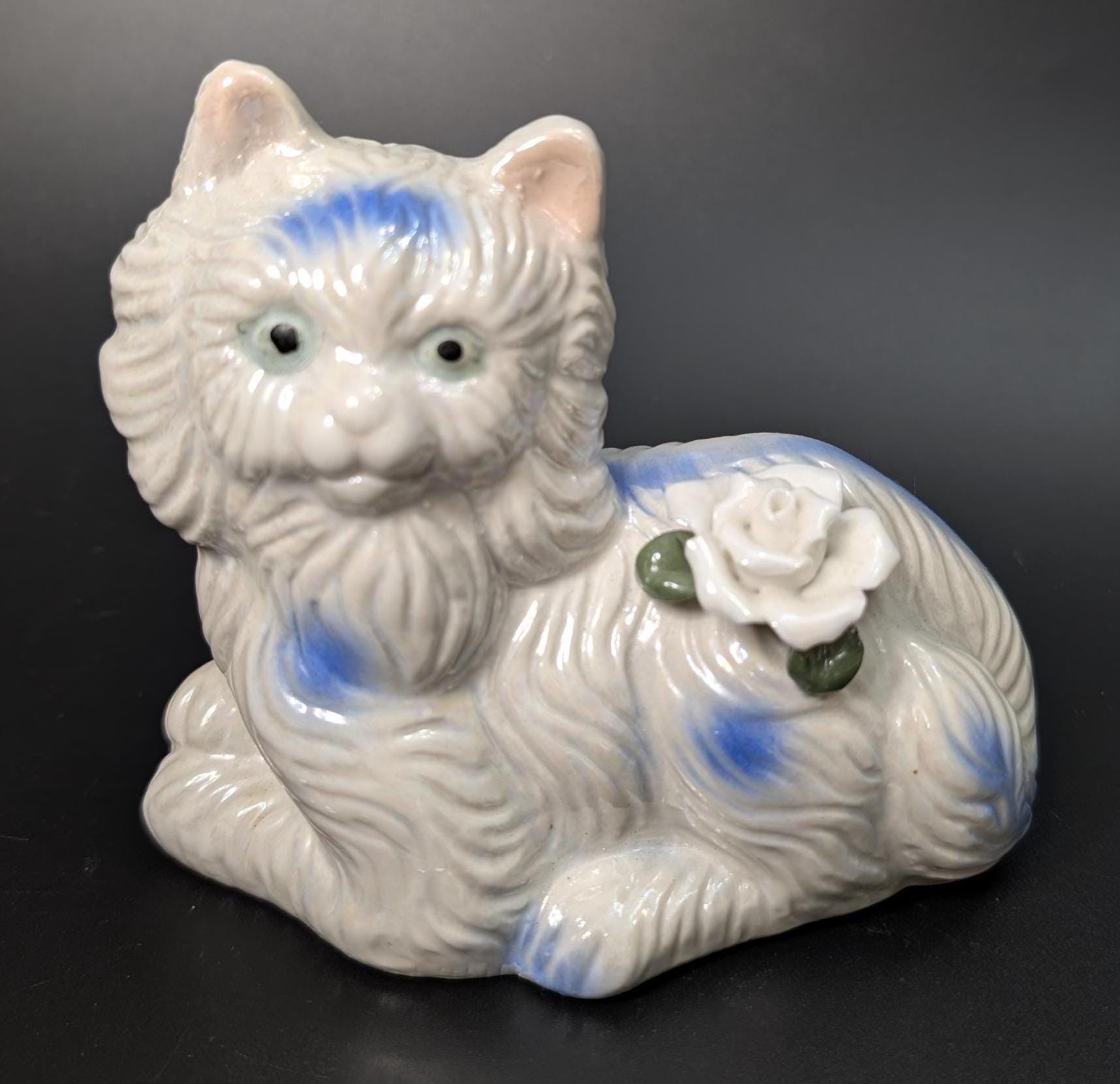 青と白の花模様 猫の陶器置物 アンティーク ヴィンテージ 青と白の