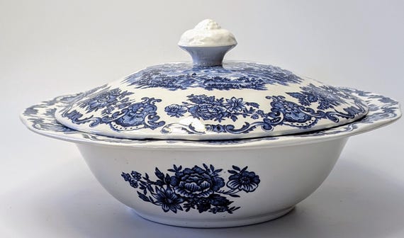 Vintage - Enoch Wedgewood Tunstall Tureen with Lid - Castle Windsor - 9.5'' Diameter and Bowl Measures 3'' Tall