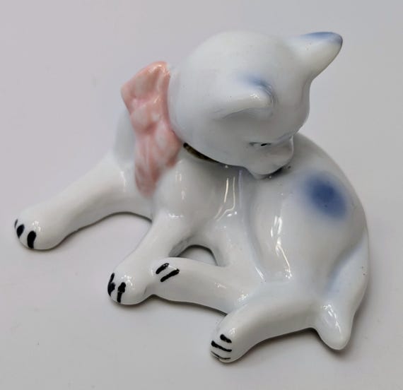 Vintage - Porcelain - White Cat Figurine - 5.5'' long