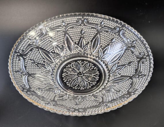 Vintage - Heritage Bowl - Federal Glass - pattern - made of glass - 3'' high x 10.5'' diameter