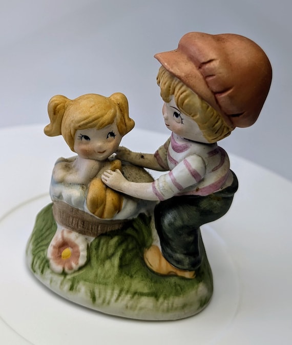 Vintage - 2 children - Bath - Porcelain - 4'' Tall