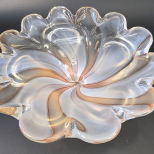 Vintage - Beautiful Blown Glass Bowl - Color white, peach, and transparent - 8.5&#39;&#39; diameter
