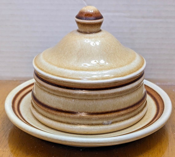 Vintage - Pottery Guenin trudeau - Butter dish - Measures 9" diameter