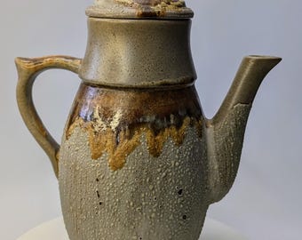 Vintage - Teapot / Coffee Maker - Laurentian Tundra - Canada - In Excellent Condition - 11''Tall