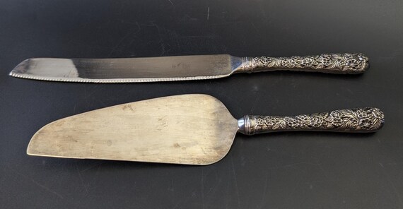 Set of 2 silver serving knives - 12" length