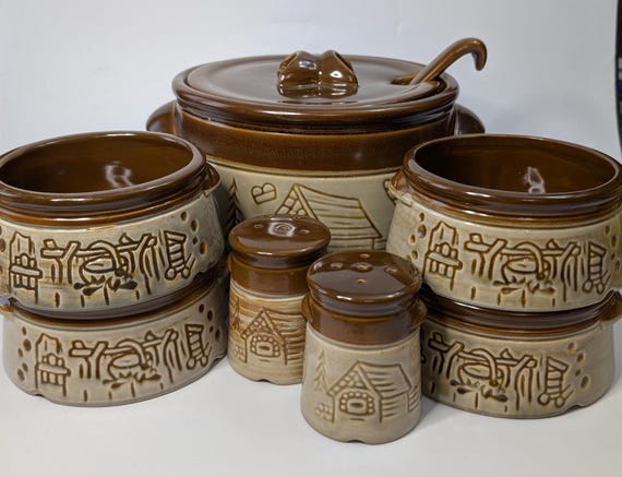 Vintage - Beauce Pottery - Superb Soup / Stew / Baked Beans Set - Heritage Pattern - 9 pcs