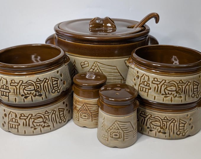 Featured listing image: Vintage - Beauce Pottery - Superb Soup / Stew / Baked Beans Set - Heritage Pattern - 9 pcs