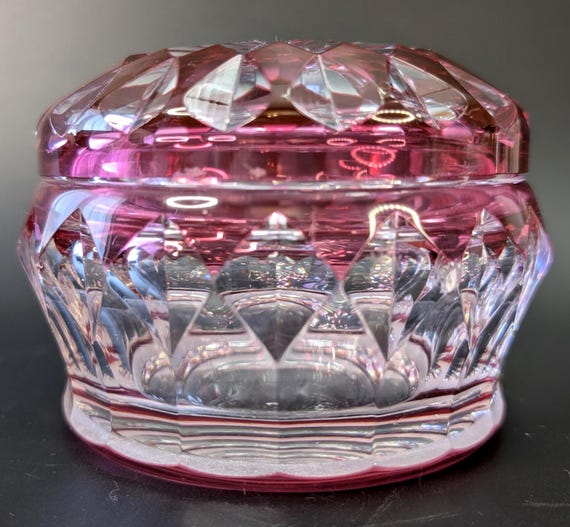 Vintage - Val St-Lambert Elegant Powder Compact in Crystal - signed Val St-Lambert - measures 3.25'' high (with cap) x 4'' diameter
