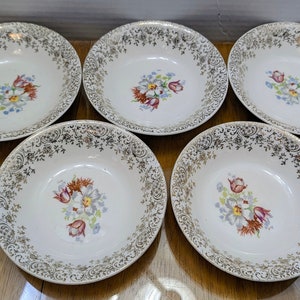 Vintage - Set of 5 small dishes produced by the French Saxon China Company with 22k gilding - 4.5&#39;&#39; diam.