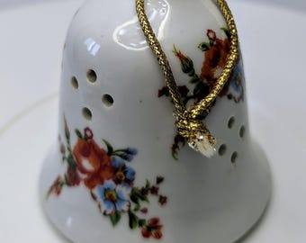 Plato de popurrí de porcelana vintage con flores pintadas a mano, 7,6 cm de alto.