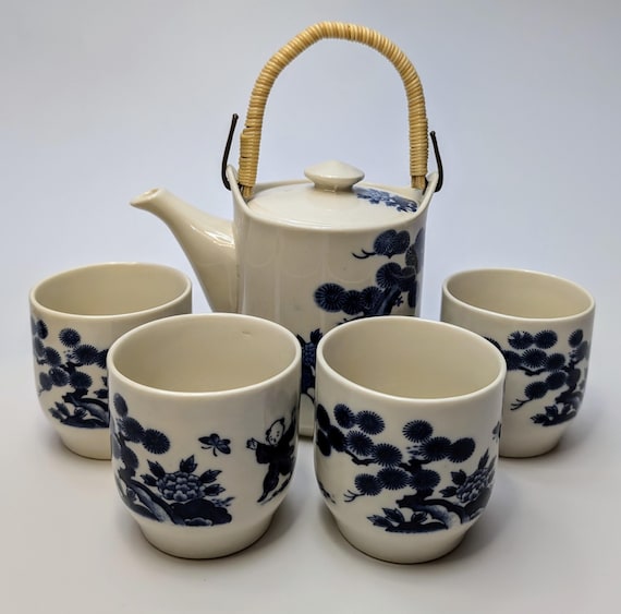 Vintage / Asian Tea Set - Teapot and 4 Cups - Porcelain - Hand Painted - Measures 9''Tall