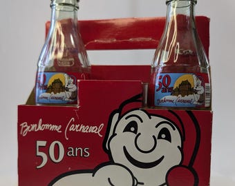 Vintage - 2004 - Set of 2 Coca-Cola Bottles (237ml) and their 50th Anniversary Carton of Bonhomme Carnaval - Glass - 6.5'' Tall