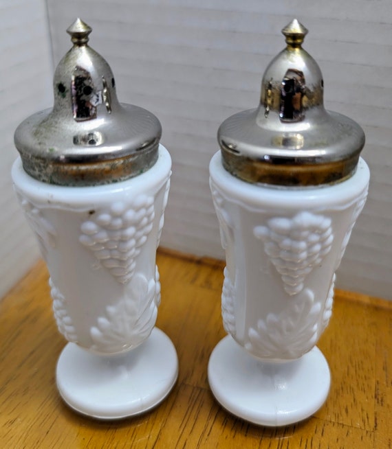 Vintage - MilkGlass / Pepper Shaker / Milk Glass Shaker Set - Colony Harvest - 4.5'' Tall