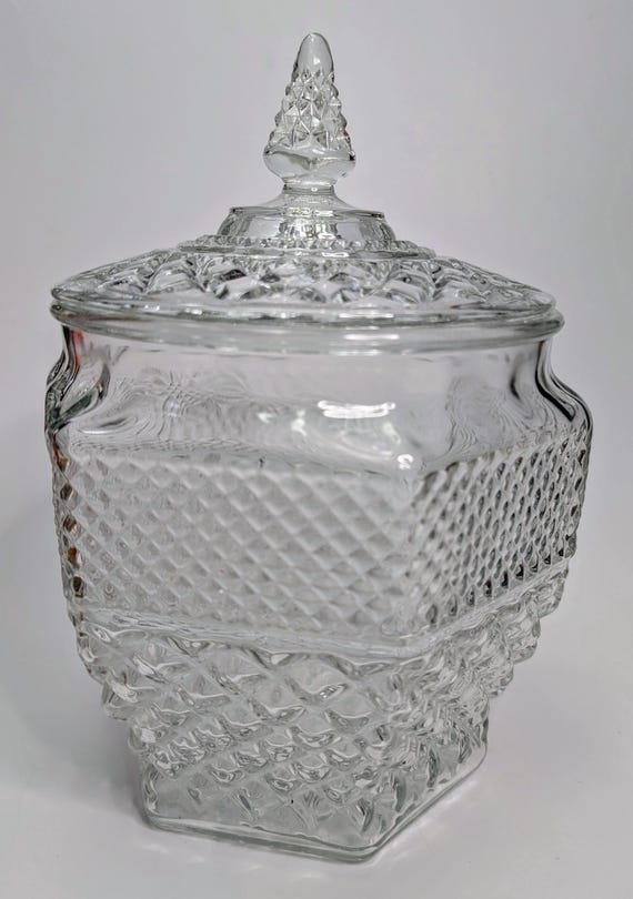 Vintage - Beautiful Glass Jar with Lid - Anchor Hocking - Wexford Pattern - 10.25'' Tall
