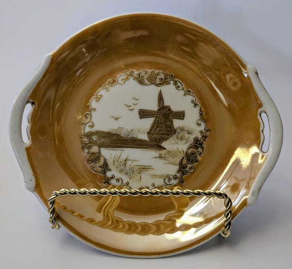 Vintage - Decorative plate with gilding, marked Meito - Japan - 6" diameter