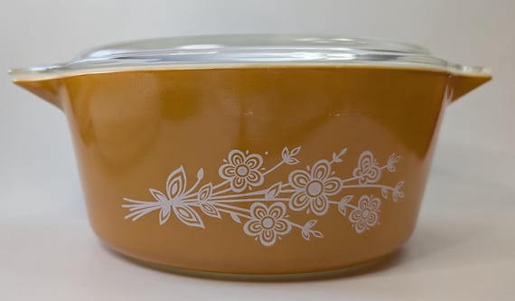 Vintage - Pyrex - Dish - "Butterfly Gold" pattern - with lid - 2.5L - USA - Ovenware
