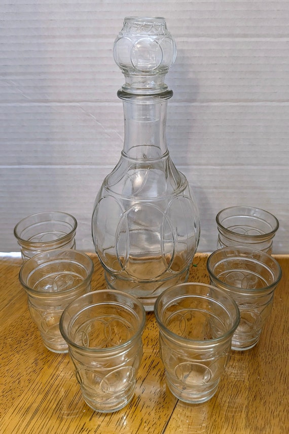 Vintage Maryland Glass Corp. Carafe / Decanter set with 6 Glasses - 10.5'' Tall