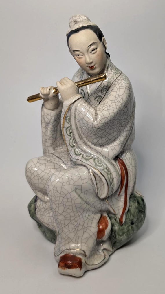 Vintage - Chinese / Japanese musician in porcelain - measures 8.75'' high