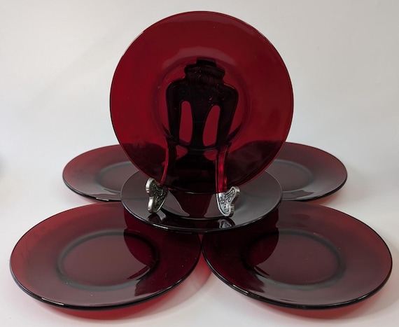 Vintage - Set of 7 Small Glass Plates - Ruby - engraved with 1 flower - 6'' diameter