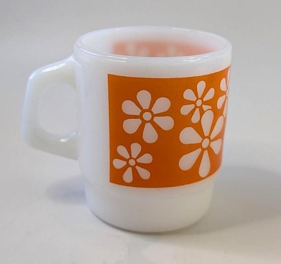 Vintage - Anchor Hocking / FireKing - Cup with Daisy design - replacement piece measures 3.25'' high