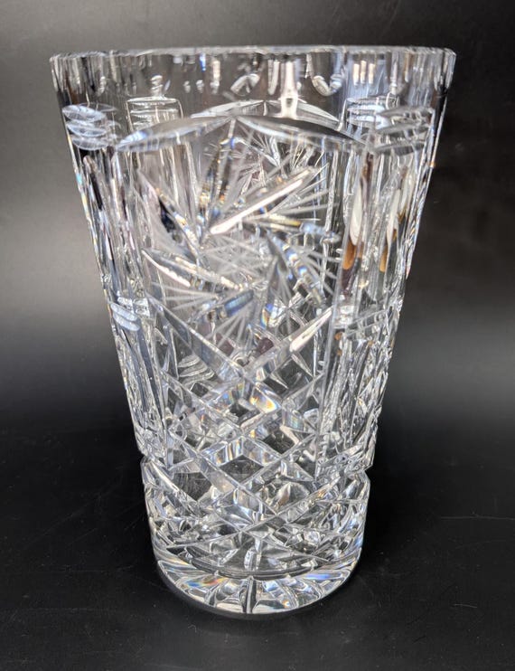 Vintage - Beautiful Crystal Vase - Pinwheel design - 6''Tall x 4''at Widest