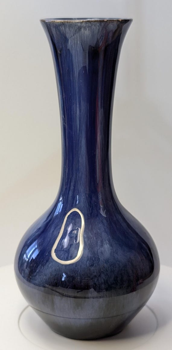 Vintage - Beautiful Pottery Vase - Blue Mountain - Cobalt Color - 8.5'' Tall