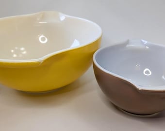 Stare miski do mieszania Pyrex – okrągłe z uchwytami/dzióbkiem do nalewania – USA – Naczynia żaroodporne – Część zamienna – Sprzedawane pojedynczo