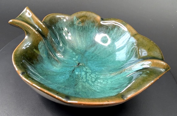 Vintage - Cute Leaf Dish - 7''long x 6''wide