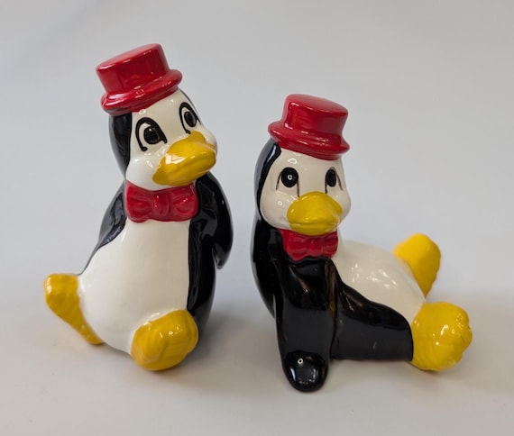 Vintage - Pair of 2 Penguins - ceramic - 3.75" high