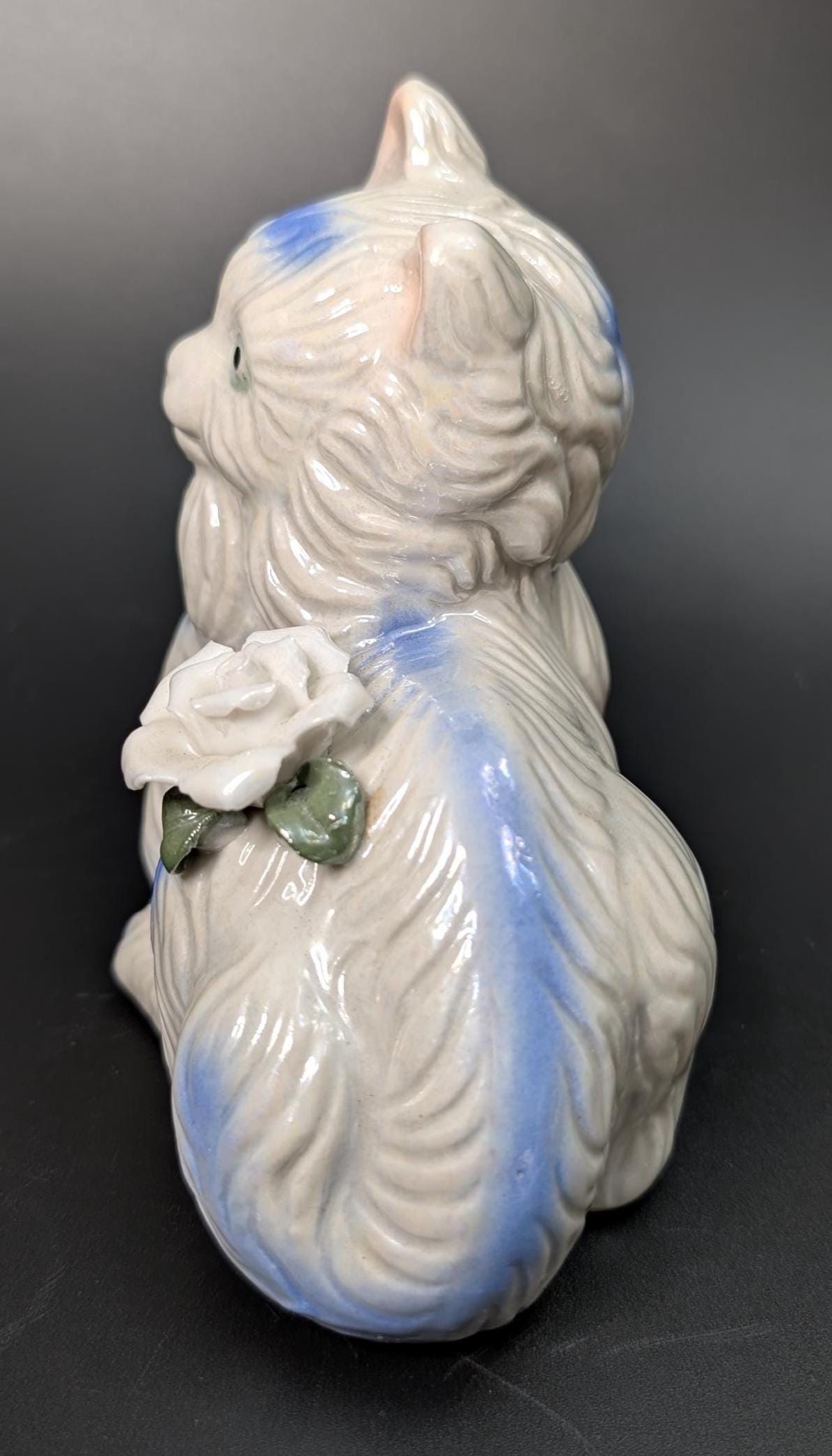 青と白の花模様 猫の陶器置物 アンティーク ヴィンテージ 青と白の花