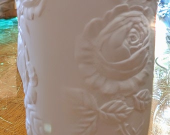 Vintage - mid century West Germany - White Vase Roses (height 18cm-7.5'') Kaiser - porcelain marked 426