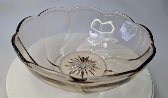 Vintage - Pink Glass Bowl - In Excellent Condition - 8'' Diameter x 3''tall